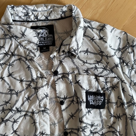 Lurking Class Cropped Button Up top - Picture 2 of 2